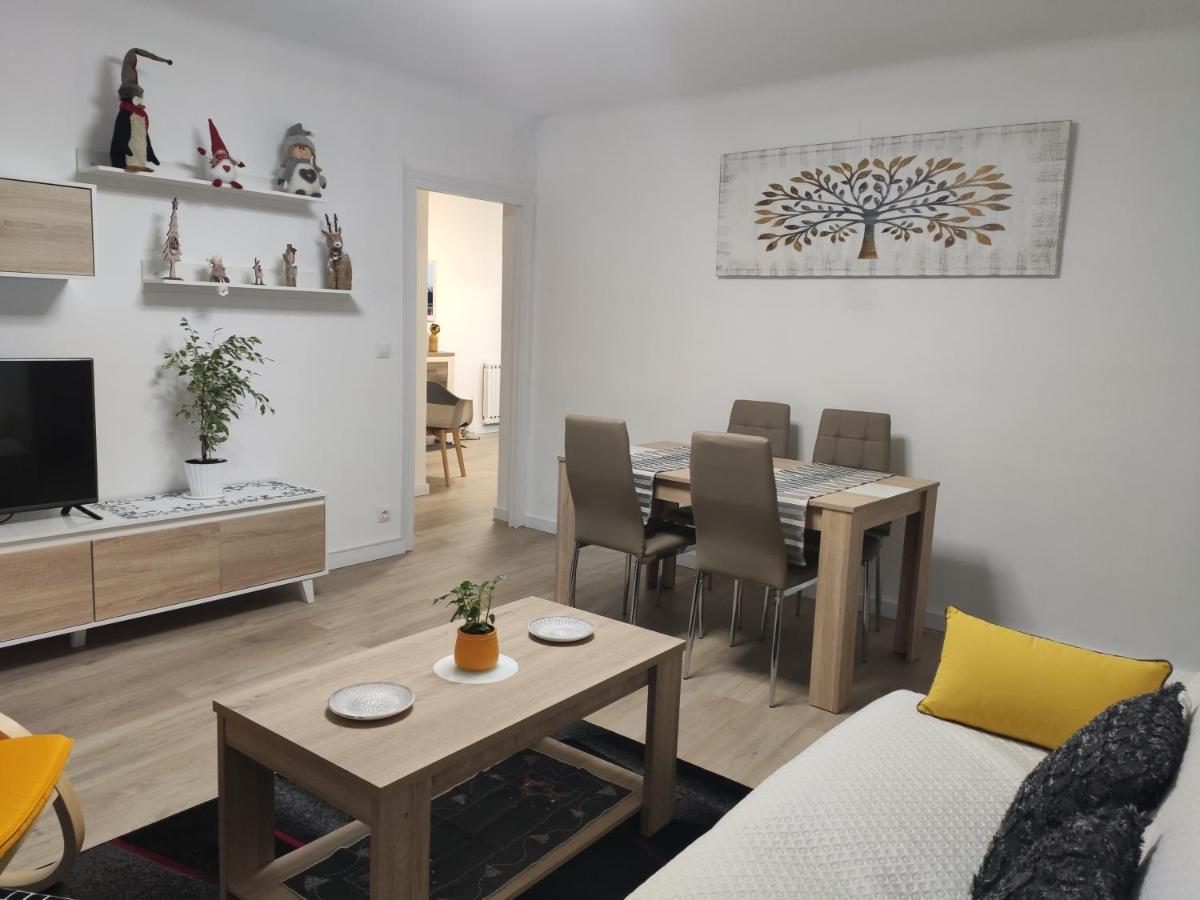 Apartamento Estel Σέου δ' Ουρζέλ Εξωτερικό φωτογραφία