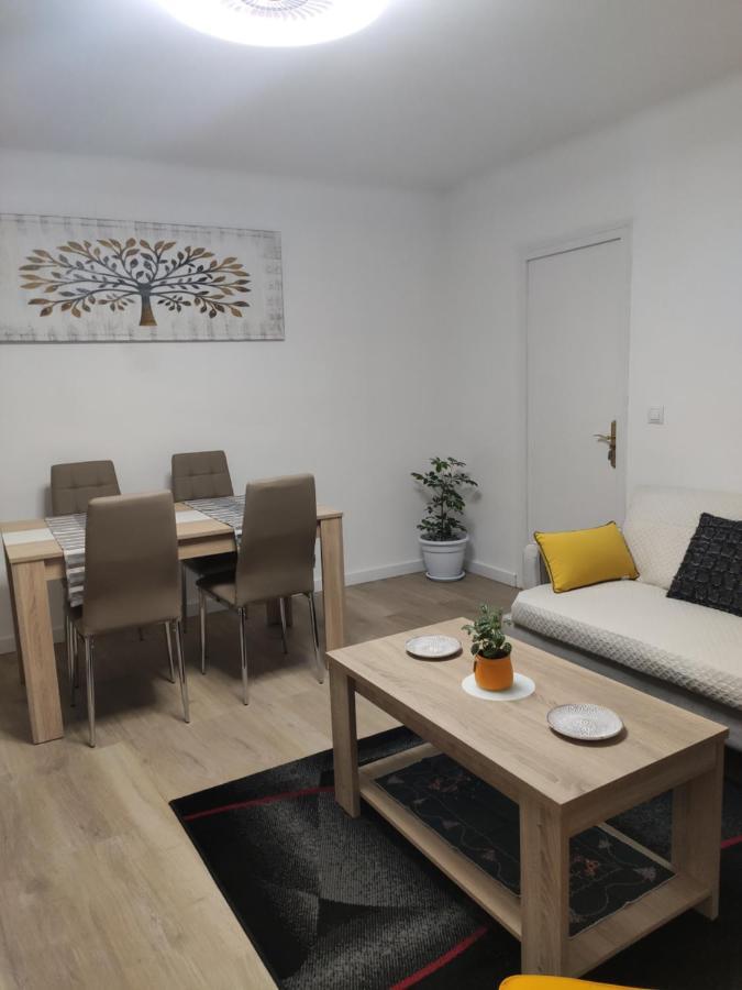 Apartamento Estel Σέου δ' Ουρζέλ Εξωτερικό φωτογραφία